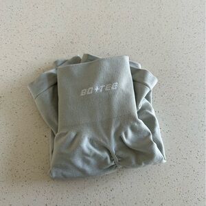 Bo+Tee scrunch shorts